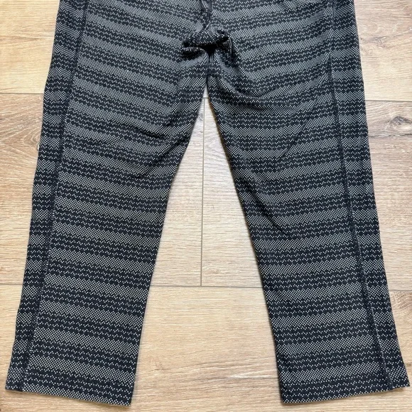 Like New Nike Dri-Fit Black Athletic Leggings Elastic Waist Size Small - Picture 11 of 16